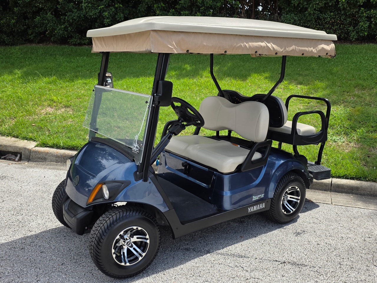 2-Passenger Golf Cart Sawgrass Grove